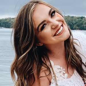 Meet your Posher, Emilee